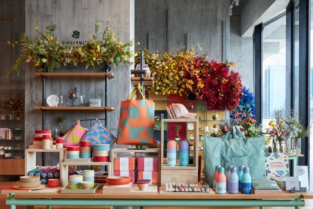 尋找城中最新藝文之地：西九 M+ 小舖及 CURATOR Creative Café 開幕 匯聚多元設計還有藝術打印咖啡！