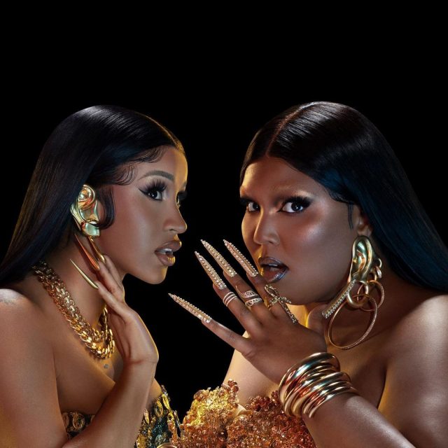 Lizzo 與 Cardi B 合作攜新歌《Rumors》回歸樂壇！Schiaparelli 鍍金配飾再次掀起時尚熱話