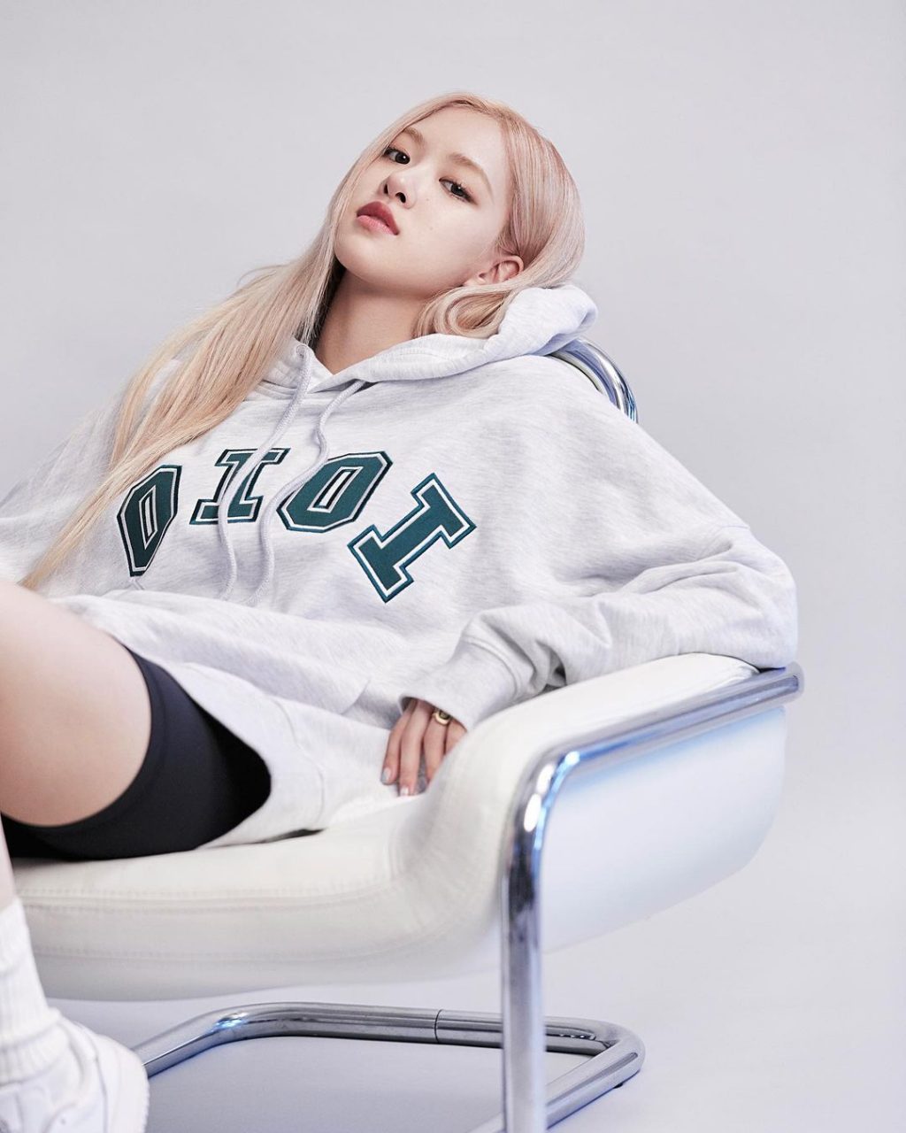 不只是「人間YSL」！ Rosé 還成為 5252 BY O!Oi 最新形象大使，一起好好認識這個韓國當紅休閒品牌 ！