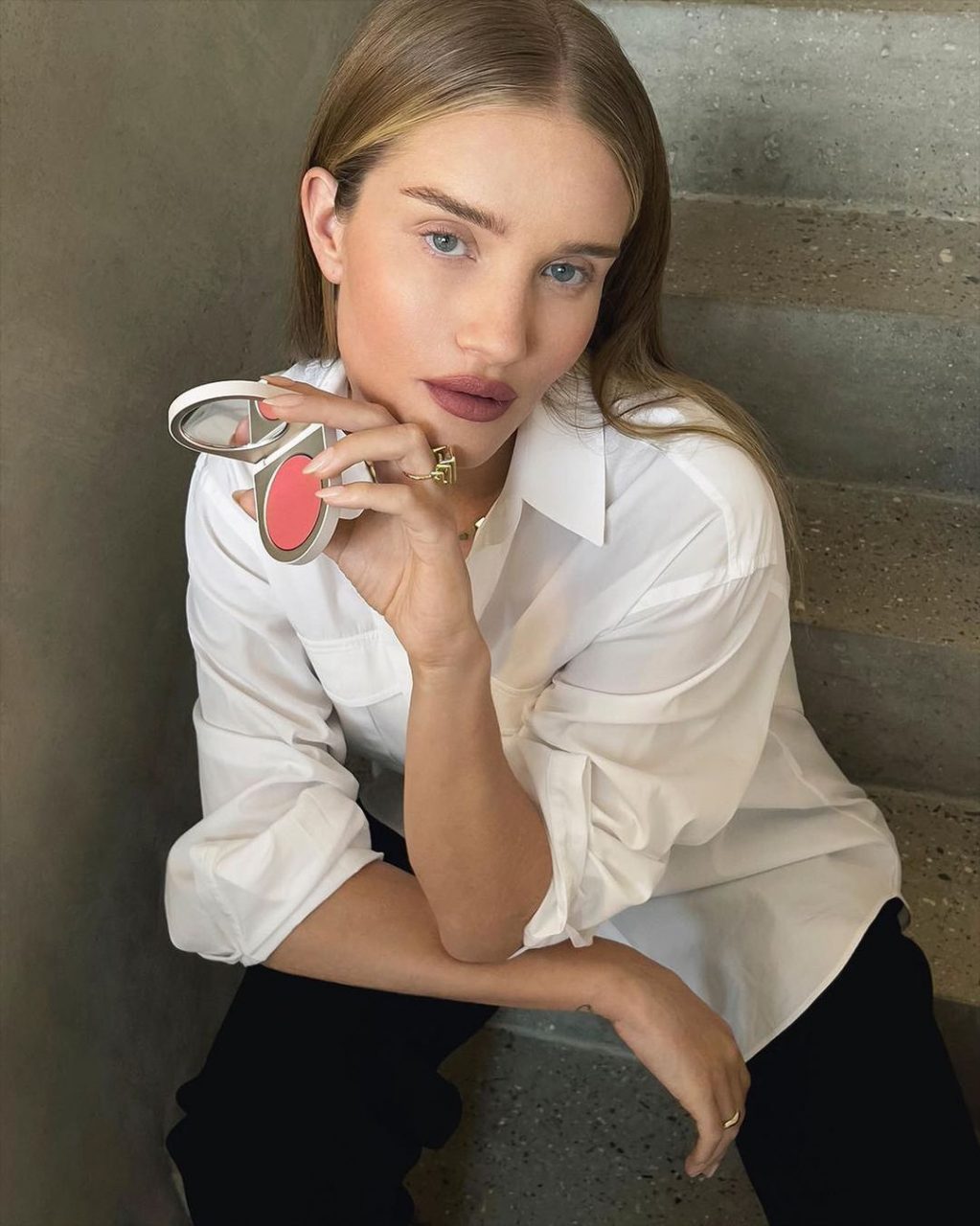 時尚溫柔氣質的美容品牌 Rosie Huntington-Whiteley推出純素美容Rose Inc.