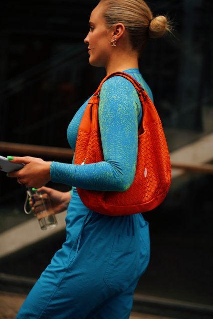 哥本哈根時裝週街拍:北歐時尚除了極簡風格之外,原來精髓在於大膽用色?