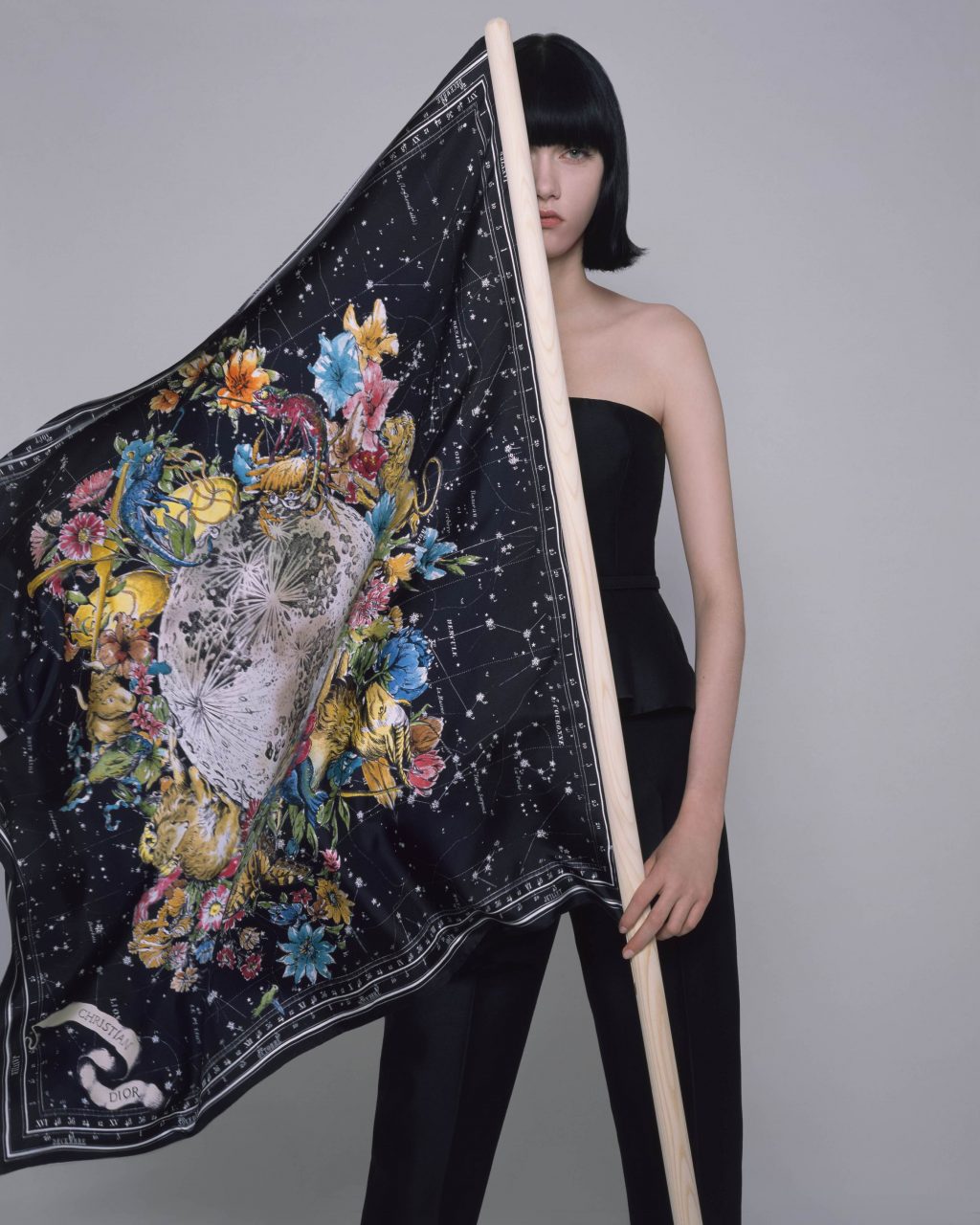 Dior AW21 絲巾率先欣賞！ 分享 5 個不會出錯的時尚配搭造型