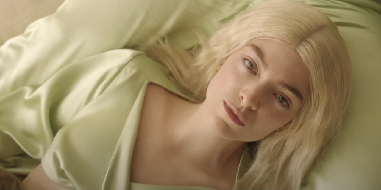 「音樂魔女」Lorde跟精靈女神Anya Taylor-Joy相似？全因為白金髮色！