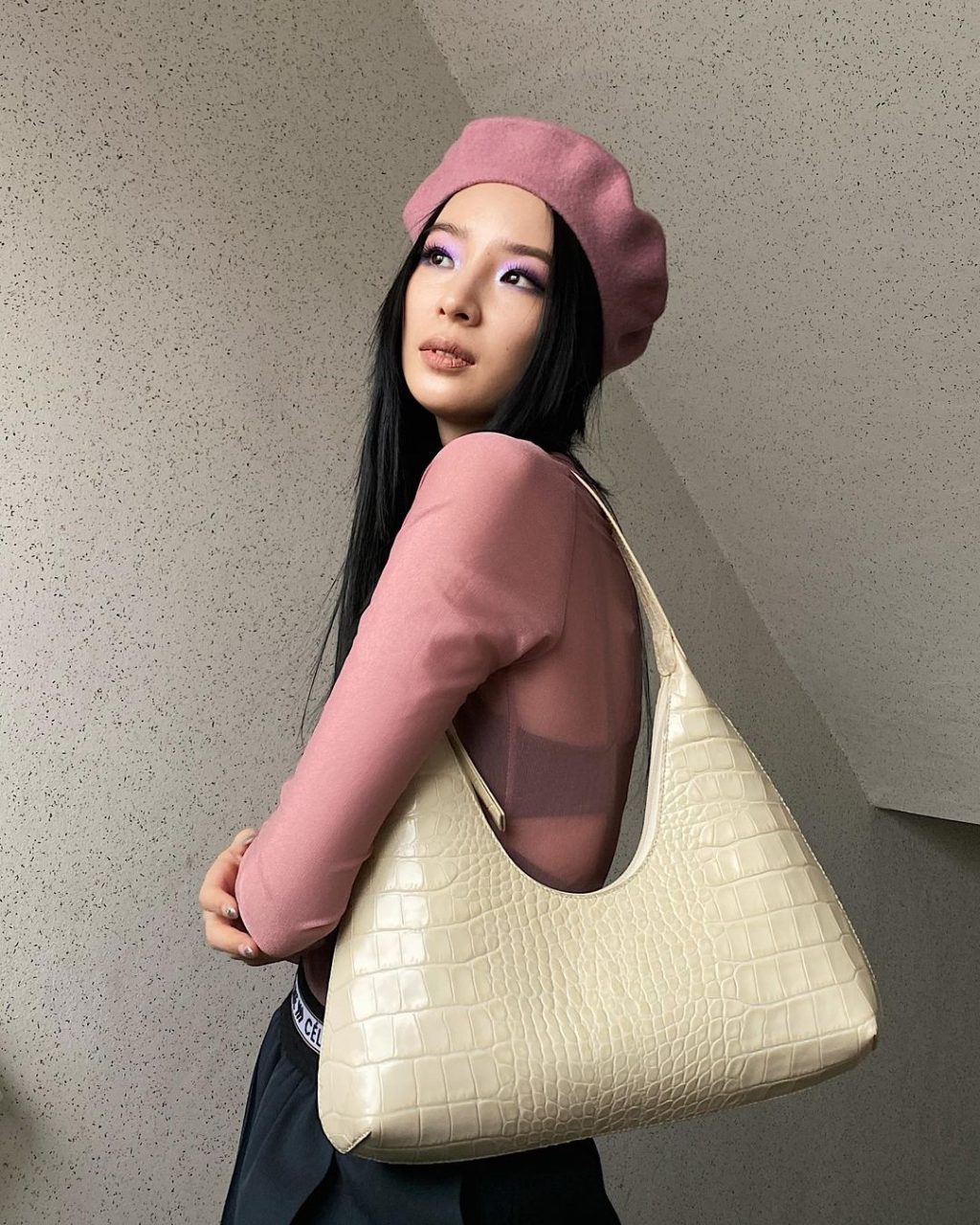 如何把粉紅色穿得高級？參考 Gigi Hadid、Irene Kim 讓粉色成為秋冬提升氣質造型亮點