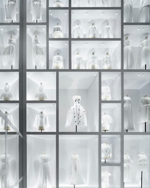 Dior 大型展覽來到紐約 Brooklyn博物館!盛大開幕走進 Christian Dior 先生及歷屆設計師的奇幻世界