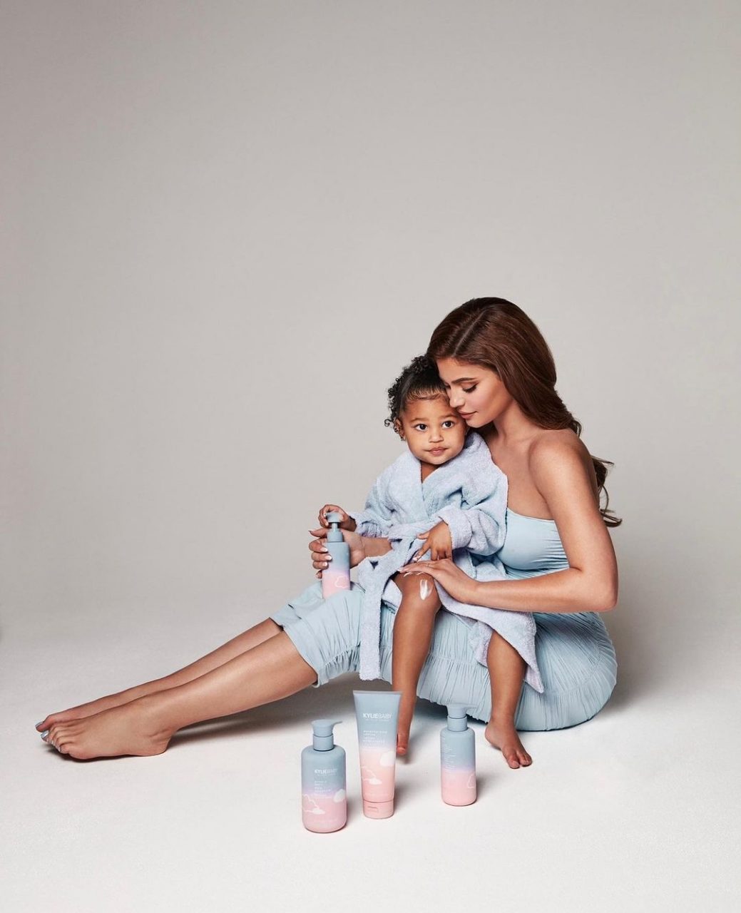 Kylie Jenner溫馨推出Kylie Baby 最夢幻的漸變雲朵產品