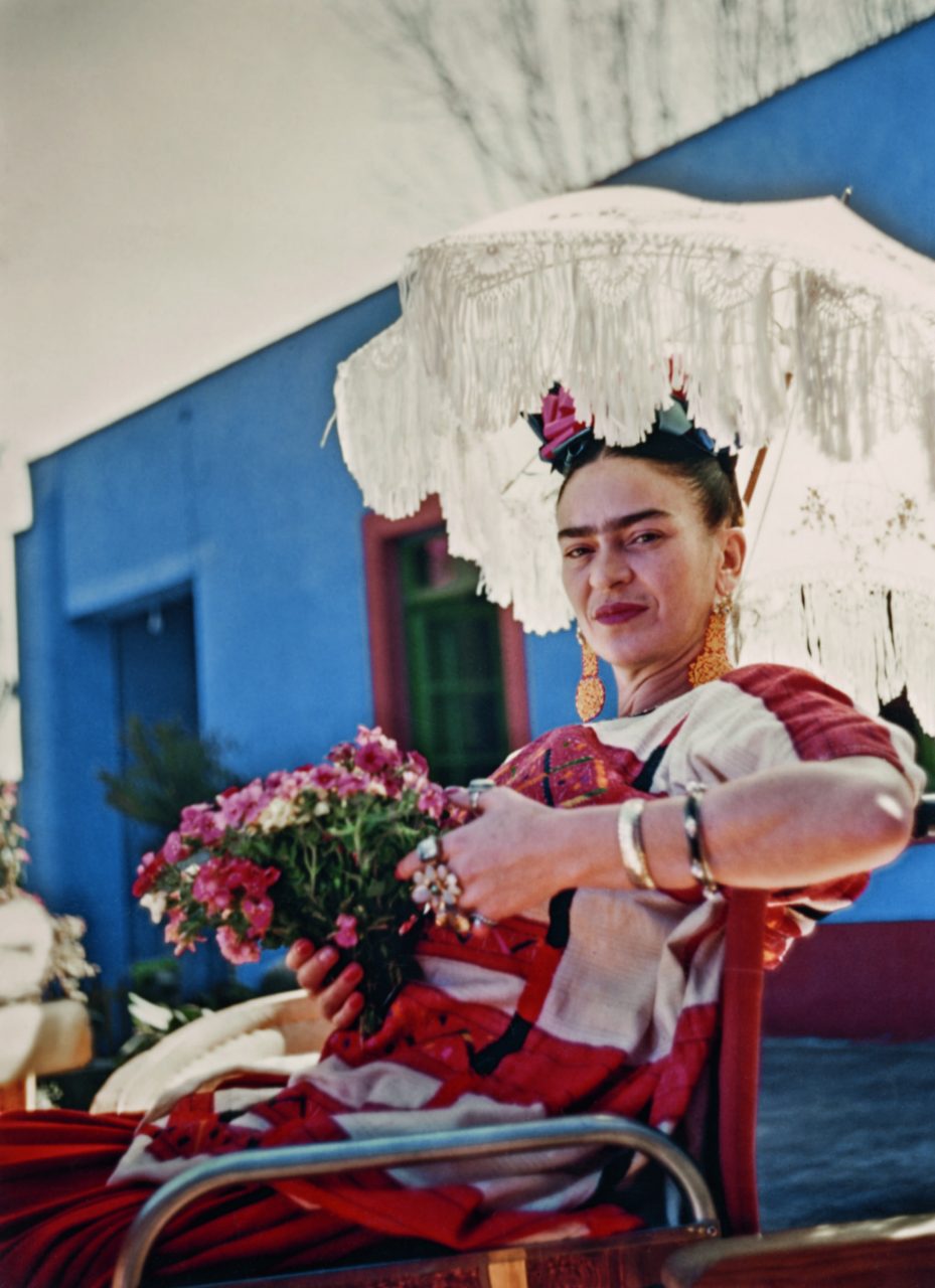 墨西哥傳奇藝術家 Frida Kahlo 的家「藍屋」孕育其美學世界，部分珍貴照片首次被公開！