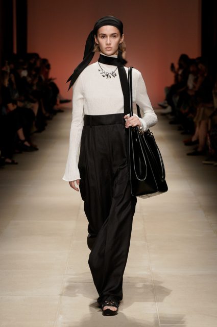 回看60、70年代的感性電影 Salvatore Ferragamo 透過意式優雅呈現女性世界的多重身份 | Spring/Summer 2022