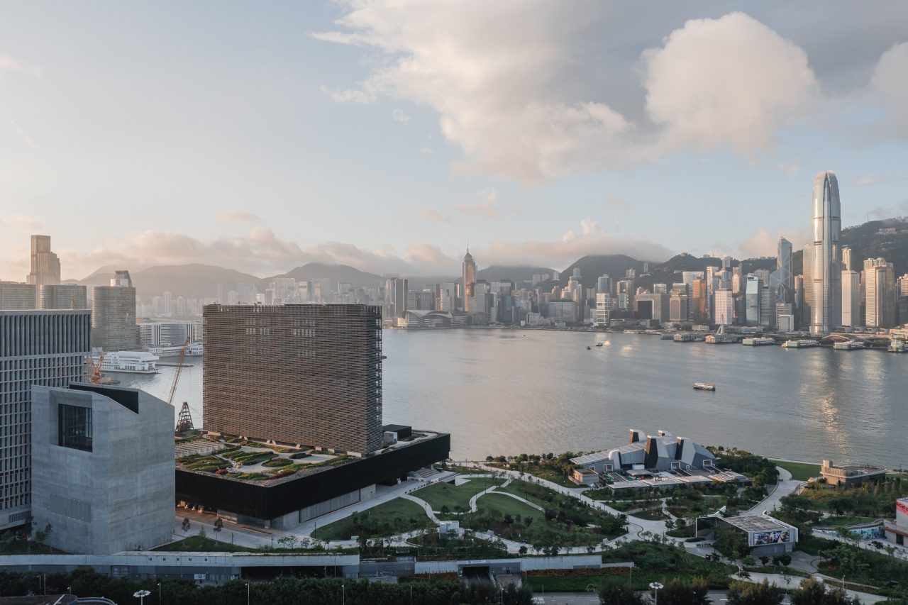 西九 M+ 11月開幕！一文了解香港嶄新視覺文化博物館的開幕展覽、建築設計、多元化體驗