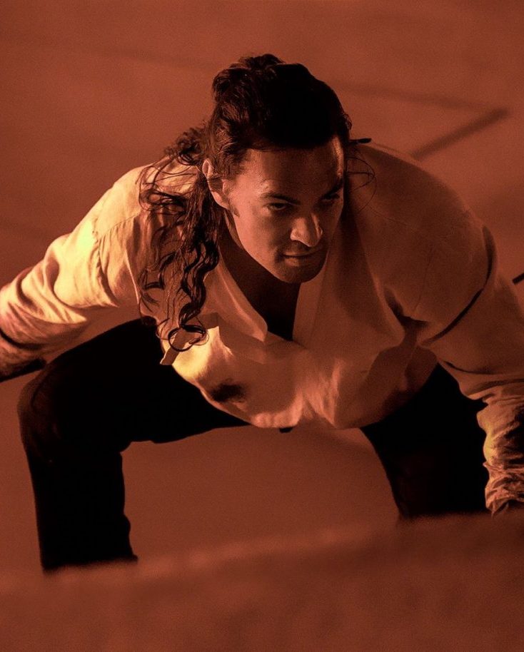 威尼斯影展2021 | Jason Momoa《DUNE 沙丘瀚戰》展現武士魂，收藏道具超霸氣：「摸到就是我的！」