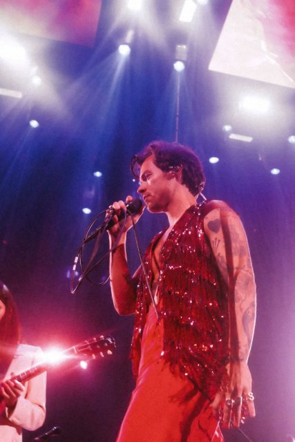 Harry Styles 在美國展開巡迴演唱會《Love On Tour》!挑戰更性感的搖滾造型