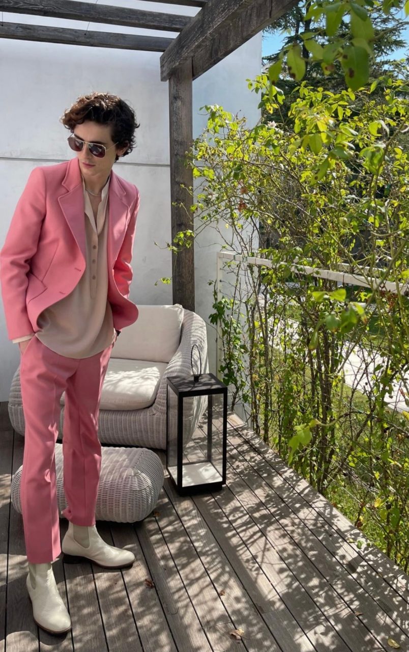 威尼斯影展2021｜世界上最適合穿粉紅色西裝的男人！Timothée Chalamet 再展示粉色造型為了⋯⋯