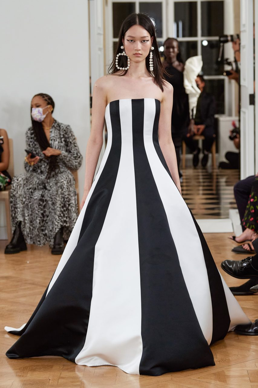 Carolina Herrera 慶祝品牌40週年 重拾昔日繁華  | Spring/Summer 2022