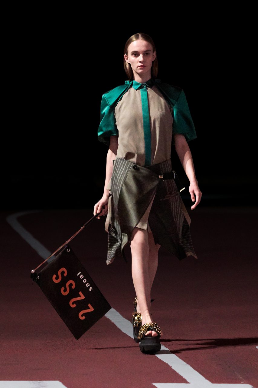 跟着 Sacai 登上東京鐵塔 來一場融合解構美學的旅行 | Spring/Summer 2022