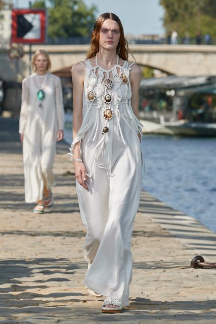 Chloé 的浪漫不羈造型背後 一切都關乎着「愛」 | Spring/Summer 2022
