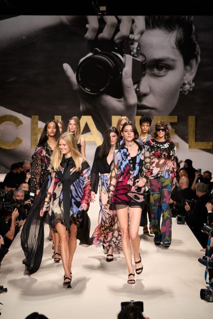 Chanel Brings Back The ’80s Fashion Runway For Spring 2022