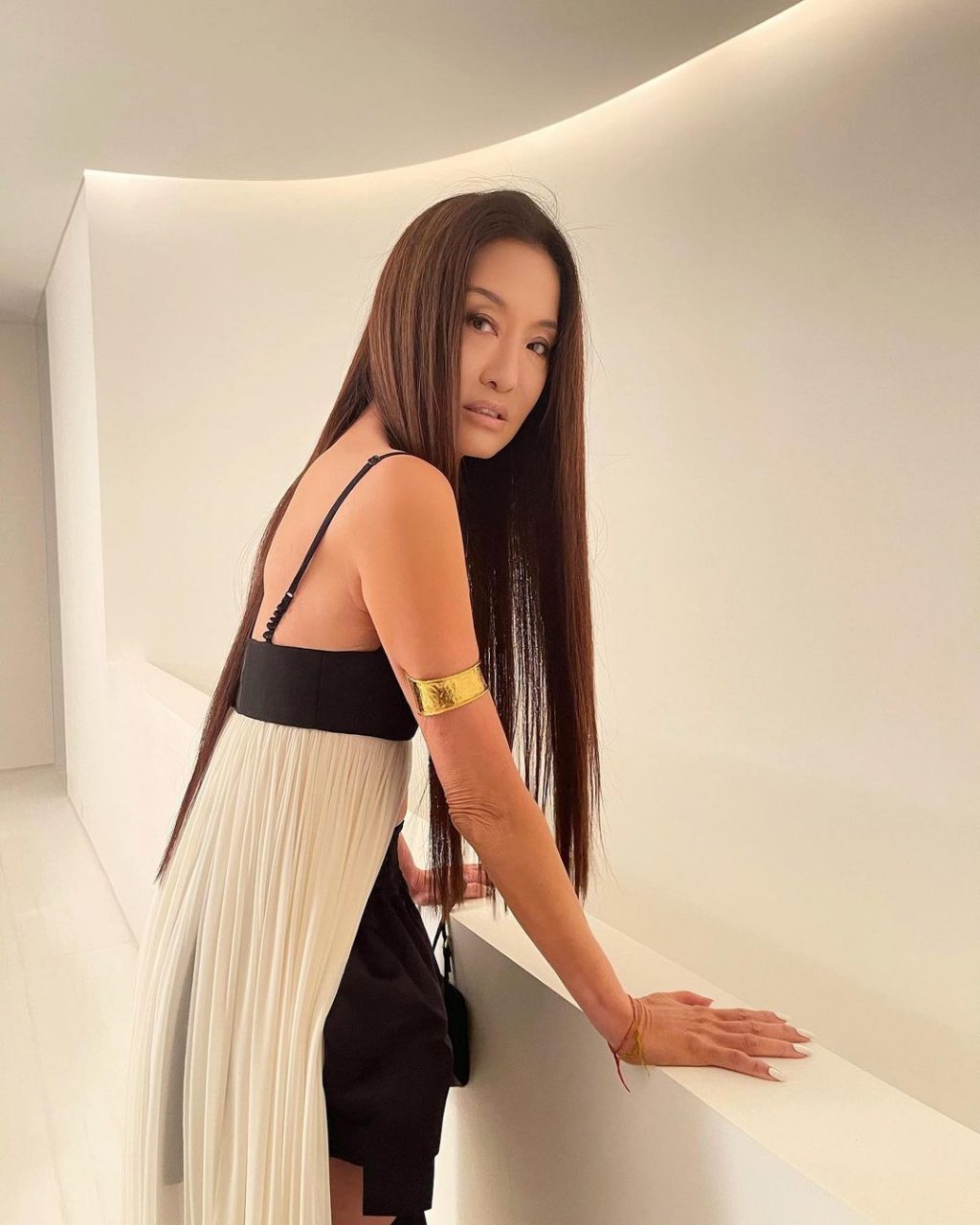 如何以化妝技巧回復年輕凍齡？50歲以上女士化妝袋中必備的7件妝品