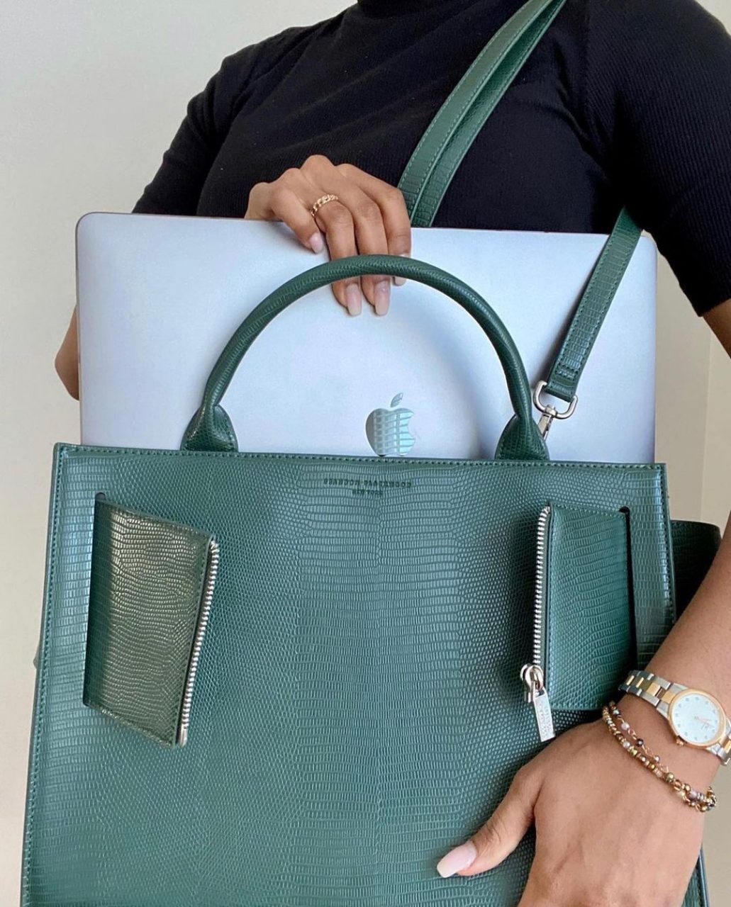這個獨立品牌的手袋打敗 Dior、Louis Vuitton 等奢侈品牌成為熱門？哪一種顏色的手袋更容易賣出去？
