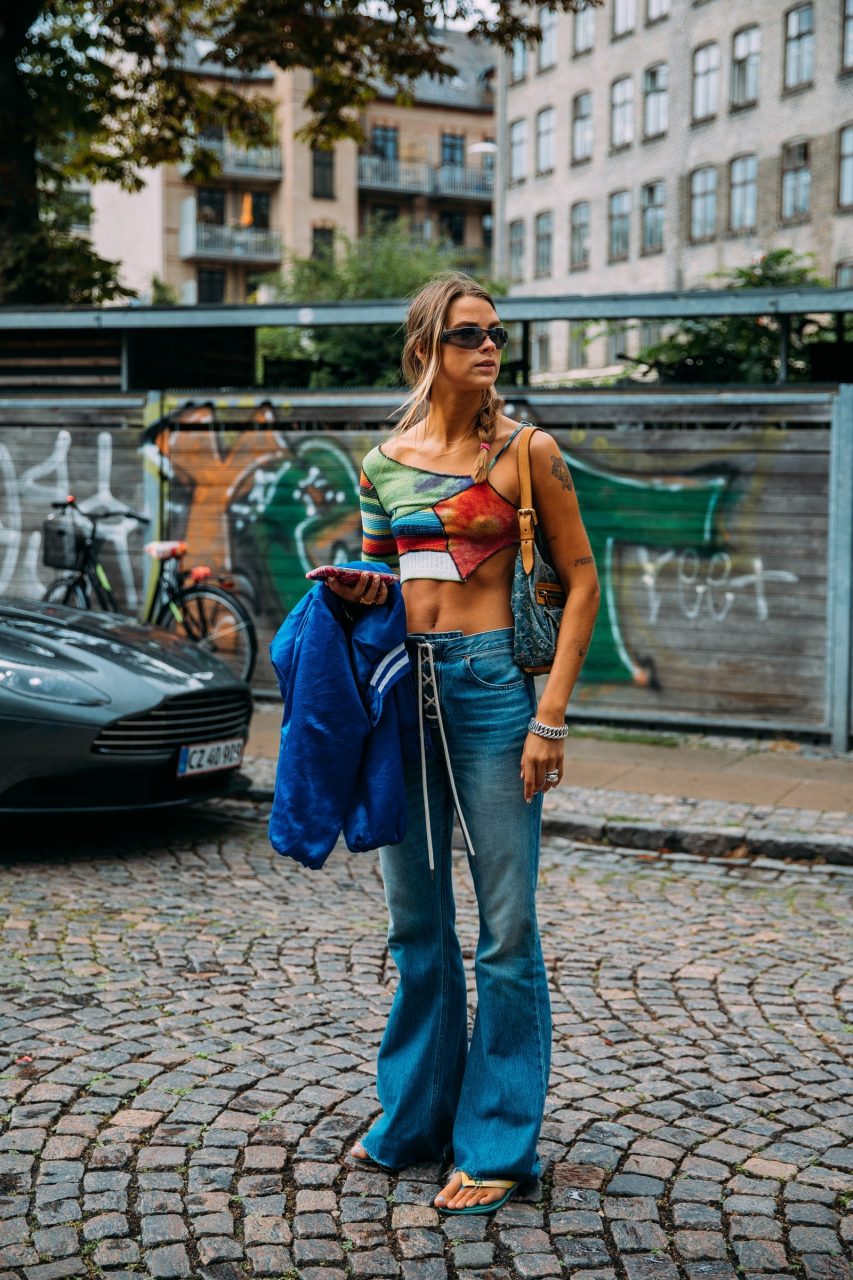 8 Ways To Style Jeans With Cosy Knits According To Street Style