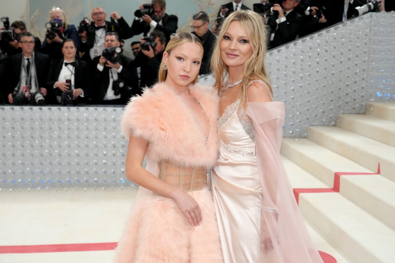 最時尚的超模母女 Kate Moss & Lila Moss：盤點她們的最佳母女裝時刻