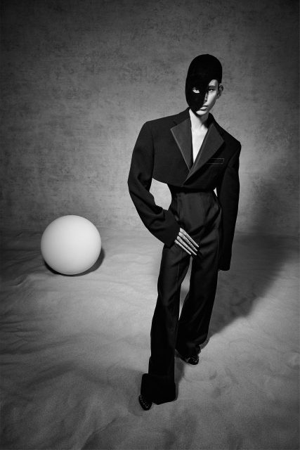 從現實世界中找到 Elsa Schiaparelli!Daniel Roseberry 以摩登時尚承襲創辦人的超現實美學 | Spring/ Summer 2022