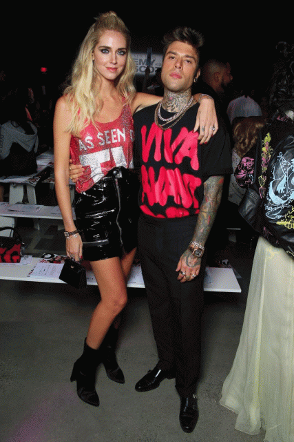 用時裝大放閃光彈:回顧 10 個宇宙博主 Chiara Ferragni 與 Fedez 夫妻時尚造型