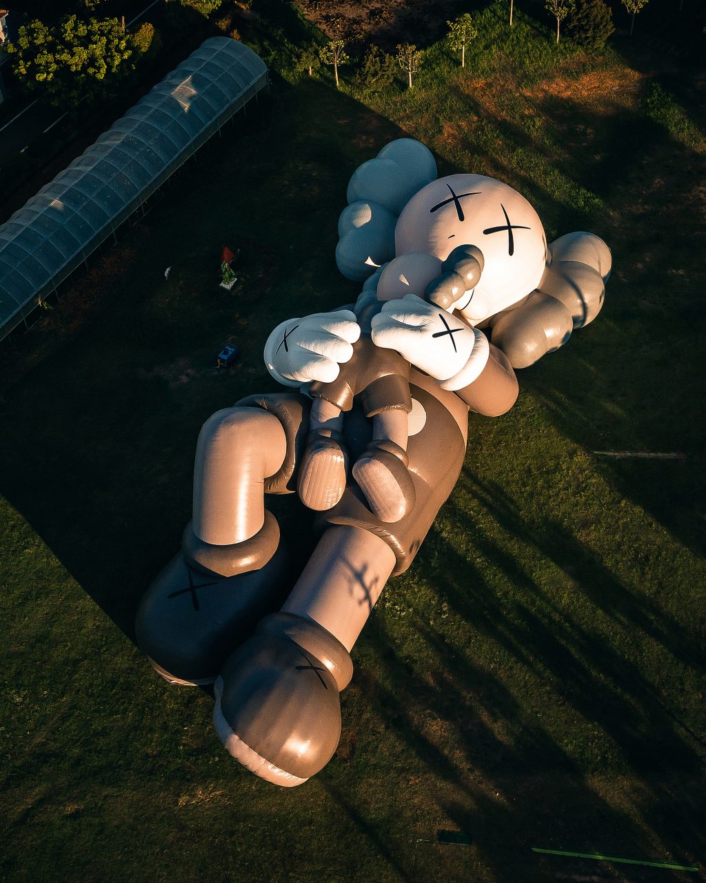 《KAWS:HOLIDAY》新加波站