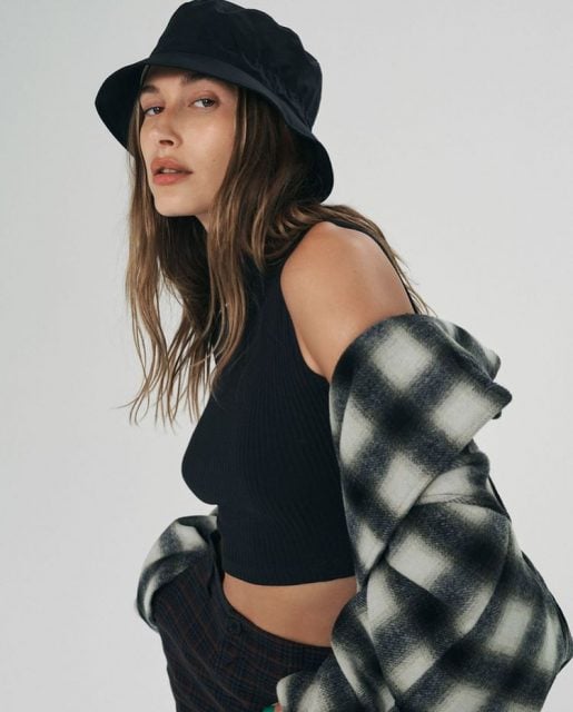 2021 秋冬就要Go All Black!參考 Blackpink Rosé、Hailey Bieber 造型打造全黑穿搭