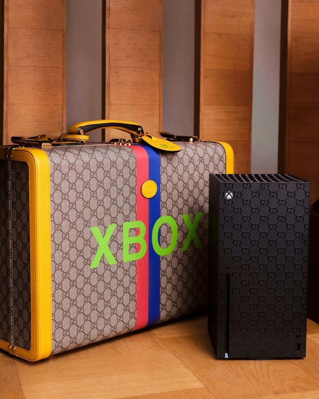 限量 100 部！Gucci 與電子遊戲機 XBOX 合作推出 「XBOX By Gucci」豪華版遊戲機套裝，售價 $72,000