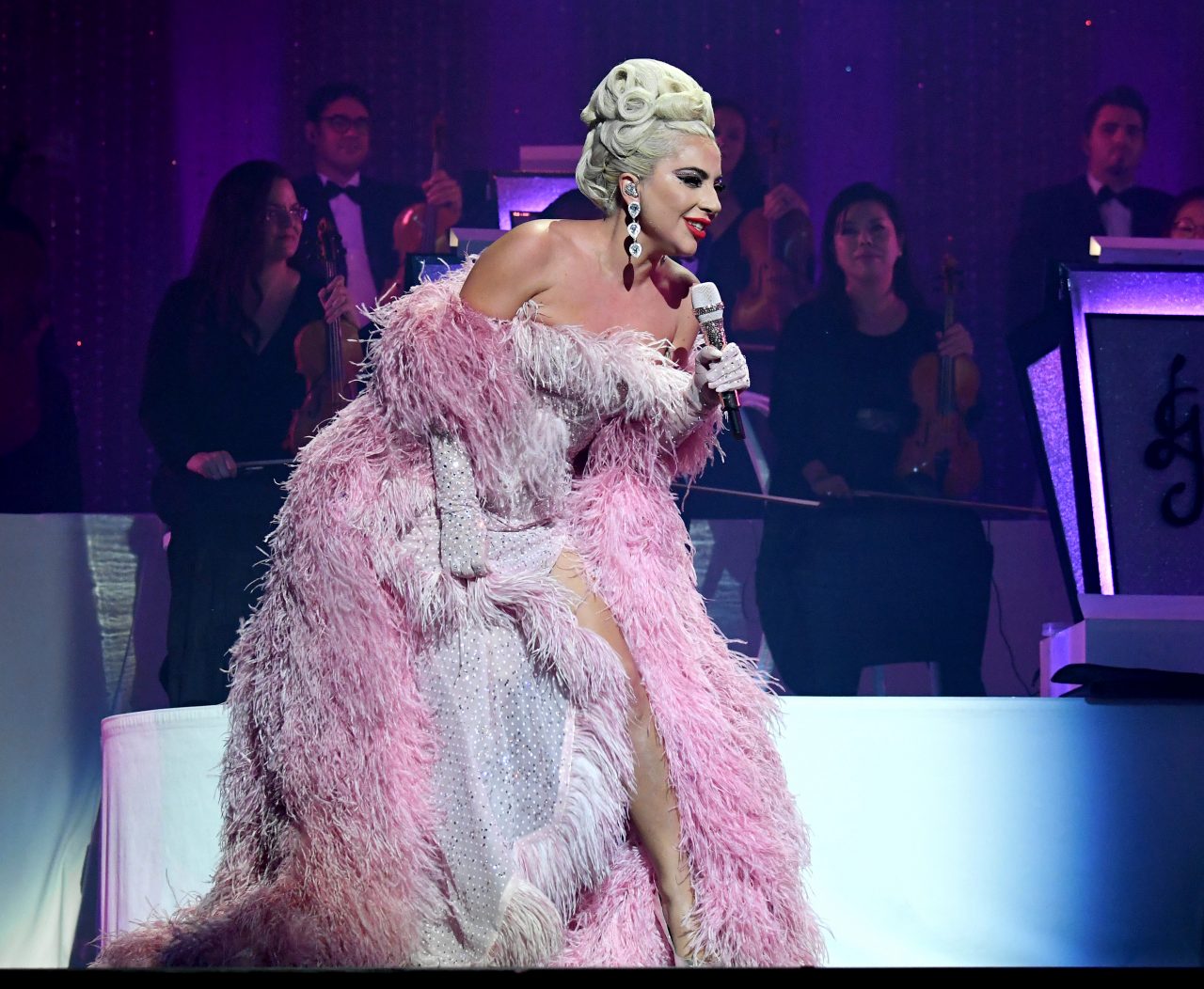 每套造型都是史無前例！精選新一代 Harley Quinn 飾演者 Lady Gaga 的30個最佳舞台造型