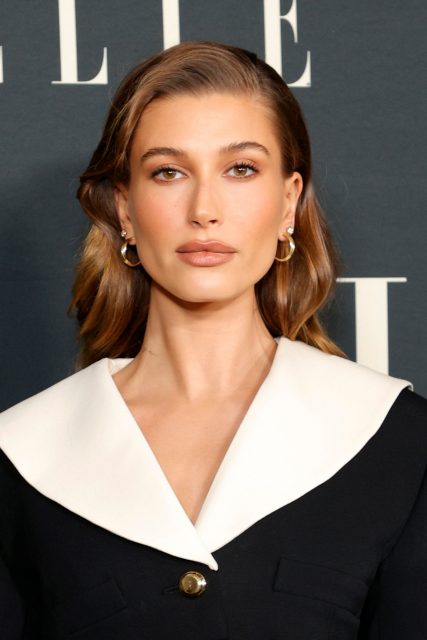 真不愧是美容界Icon！回顧Hailey Bieber的13個經典美容造型
