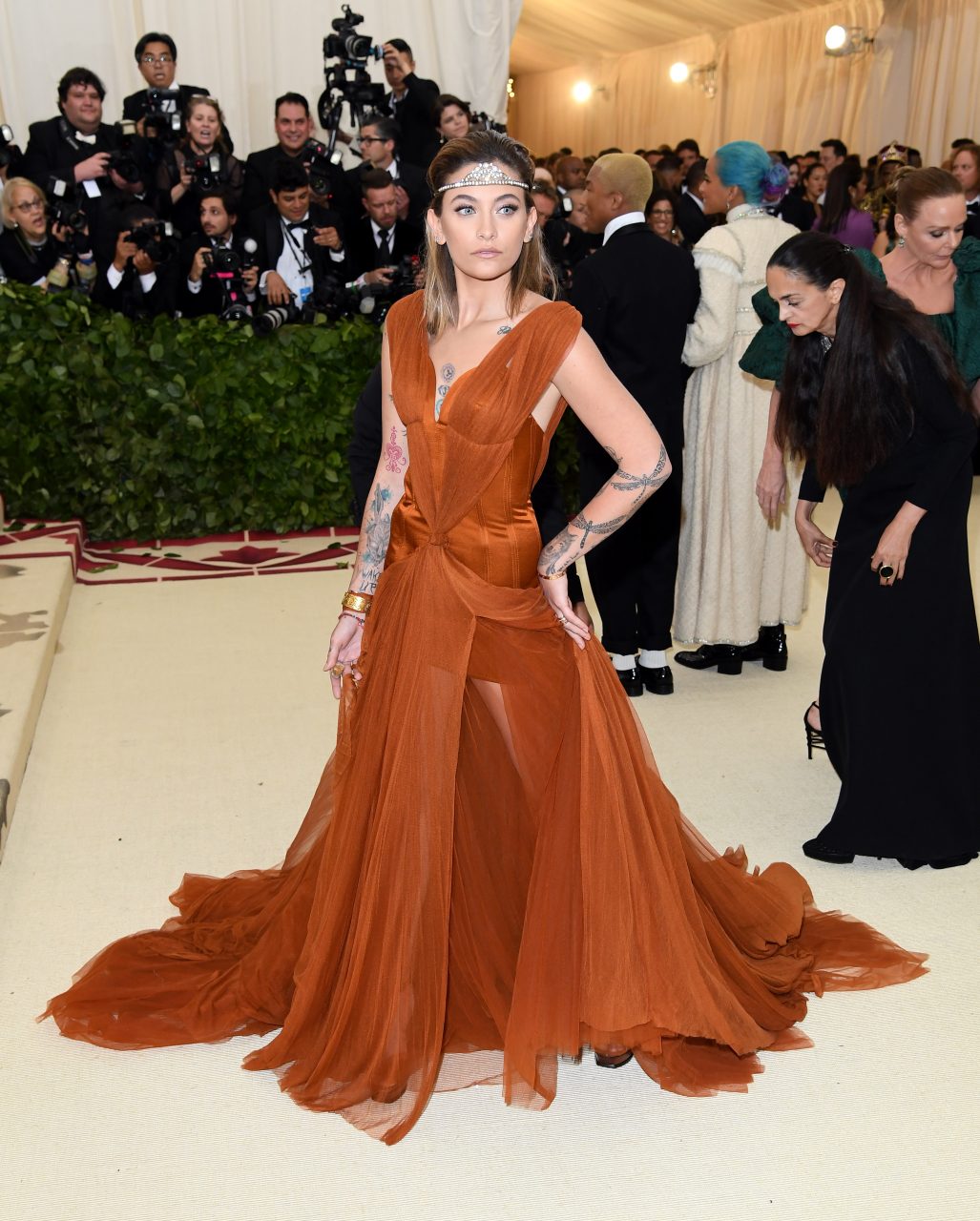 Style File：從不跟隨主流文化的星二代！盤點 Boho Chic 女王 Paris Jackson 為波西米亞風格賦予的現代註釋