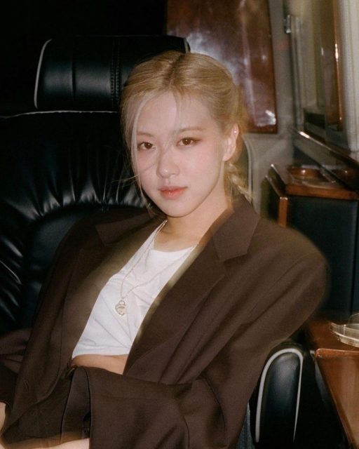 Rosé 成為首個戴上 Tiffany & Co. X Supreme 聯乘系列的名人?近距離看她的配搭示範!