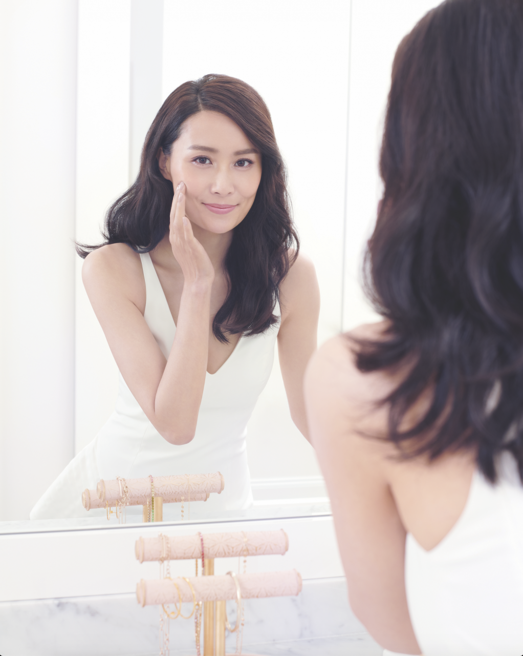 陳法拉的凍齡秘密跟黎姿有關？VITAE「FaceGym™健面緊膚」撐起屬於自己的心形輪廓