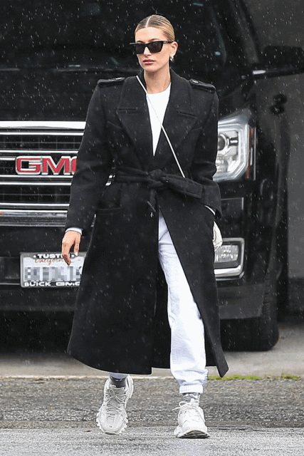 波鞋控 Hailey Bieber 不愛手袋愛收藏波鞋!如果你的時尚造型不能沒有波鞋的話,參考 Hailey Bieber 8款波鞋搭配風格