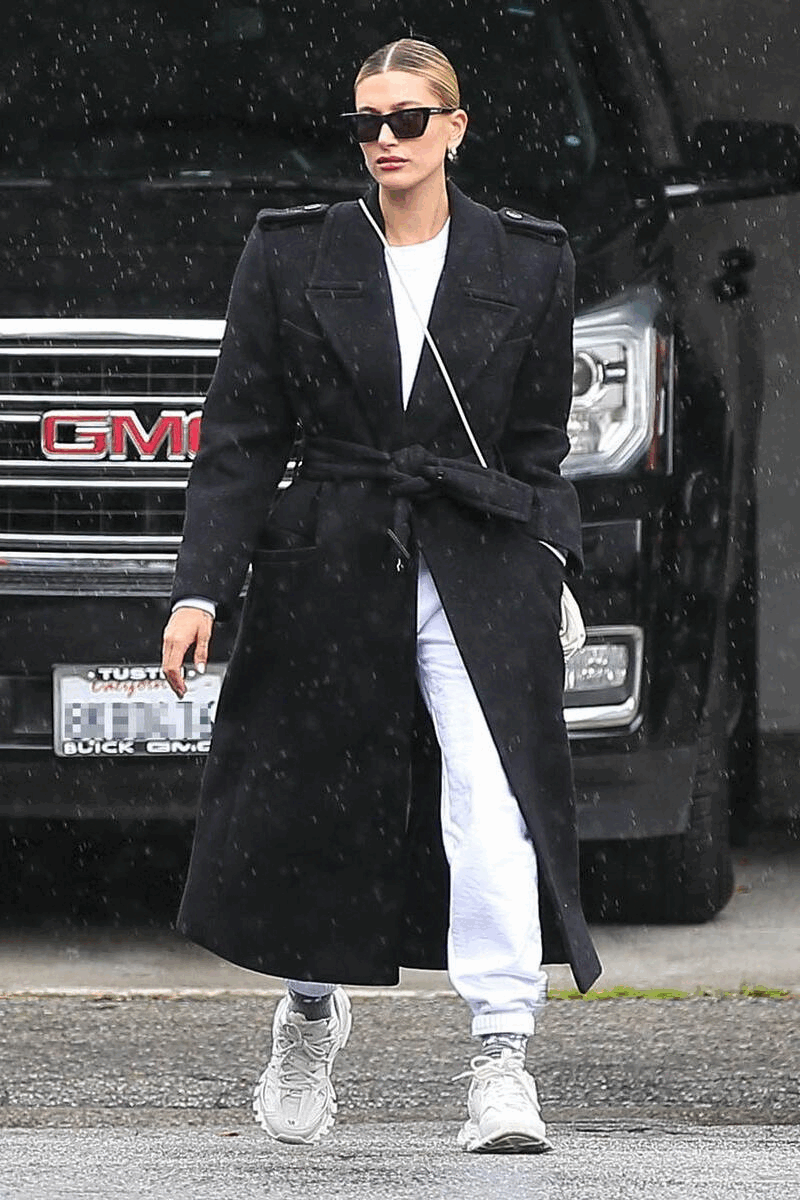 波鞋控 Hailey Bieber 不愛手袋愛收藏波鞋！如果你的時尚造型不能沒有波鞋的話，參考 Hailey Bieber 8款波鞋搭配風格