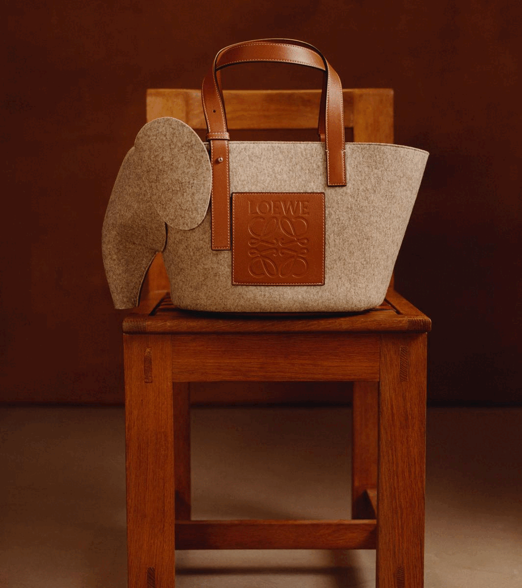 再度展現傳統工藝：Loewe 為 Net-A-Porter 設計首個獨家聯乘系列