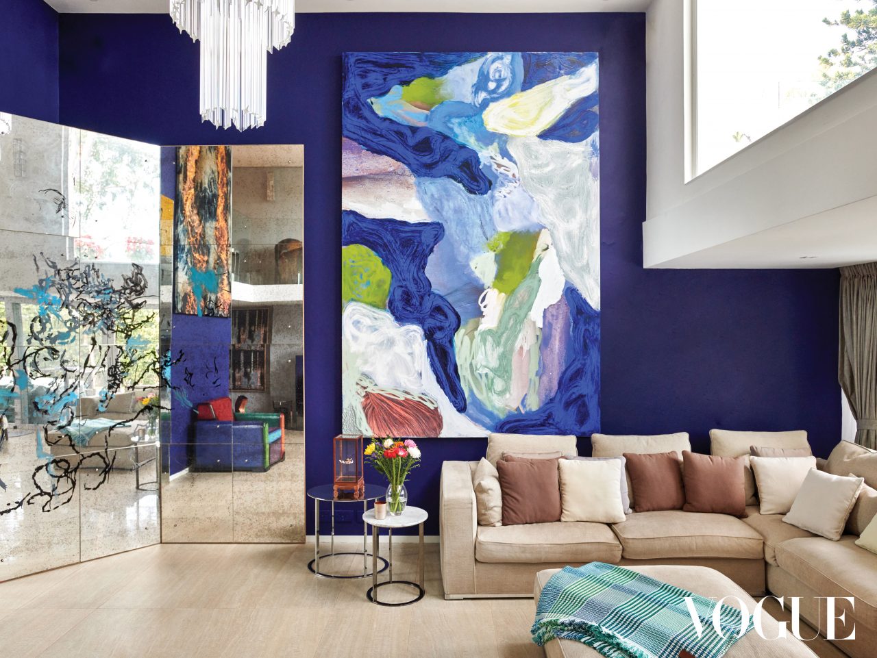 走進藝術收藏家 Evan Chow 位於西貢白沙灣的週末別墅，放慢腳步欣賞藝術品及感受大自然帶來的閒情逸致