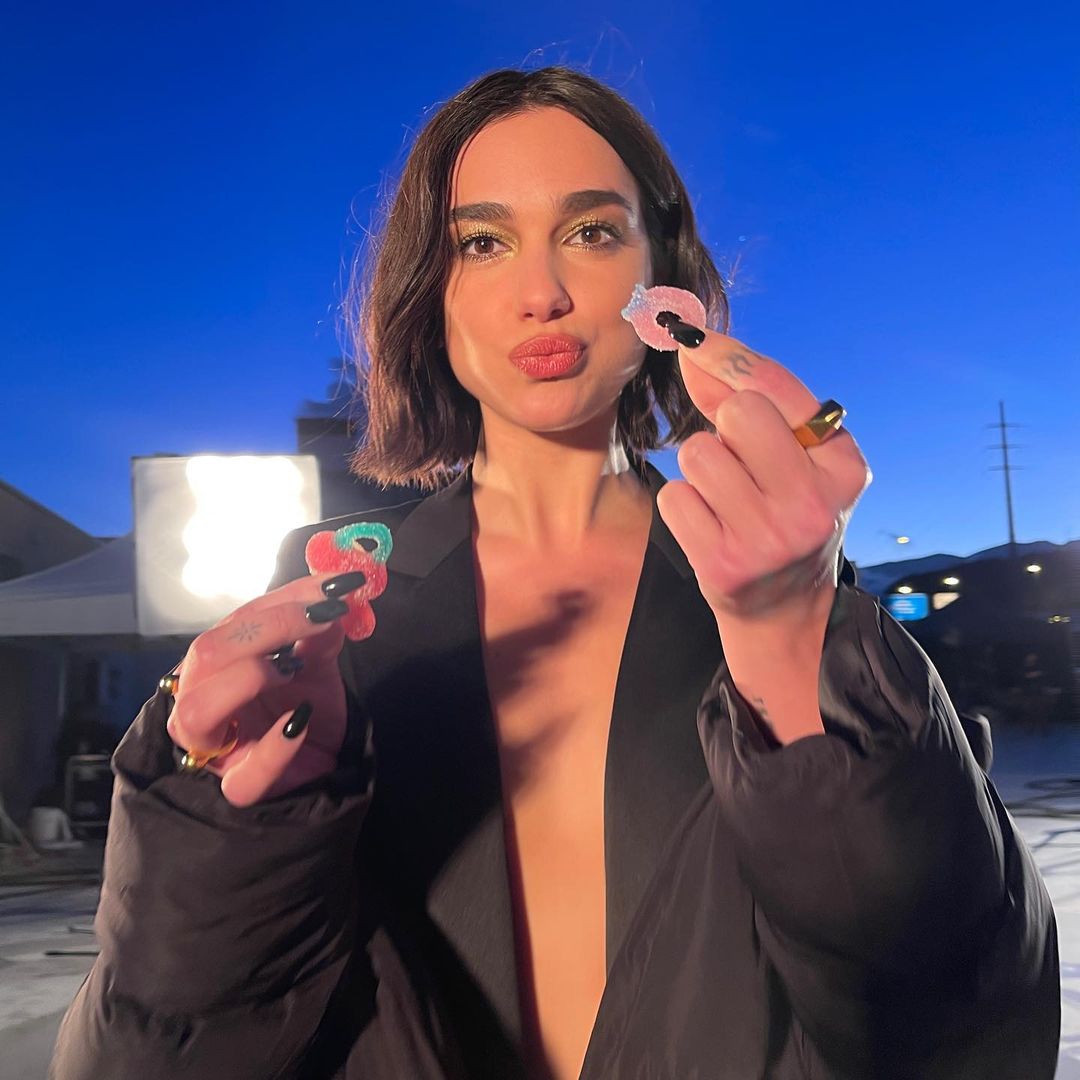 Dua Lipa年尾大變身？由性感長髮變成可愛時尚Bob頭！