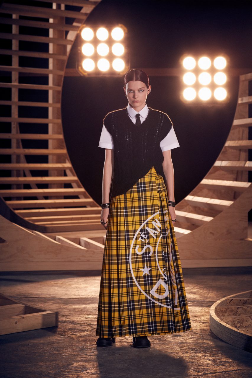 Maria Grazia Chiuri  解剖 Christian Dior 先生對女性解放的啟發，源自於英勇妹妹 Catherine Dior | Dior Pre-Fall 2022