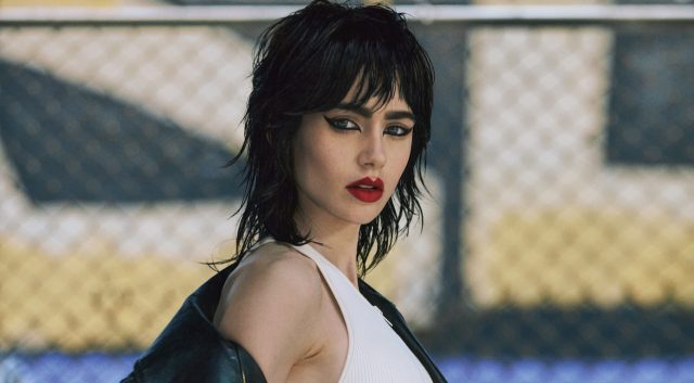 訂閱《VOGUE》香港版電子書及紙本實體書:十二月刊|Lily Collins 甜美外表底下的強大內心