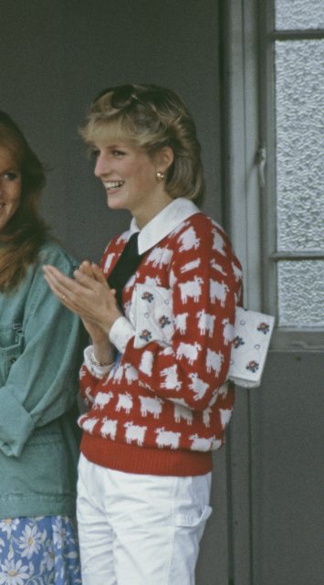 戴安娜王妃的針織衫造型曾經紅遍全球？從她的優雅造型中獲得今季針織衫穿搭靈感