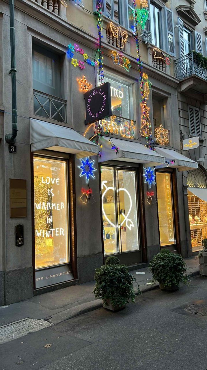 Stella McCartney 也找上了他為米蘭旗艦店變身！這個愛以幽默手法回應時尚的藝術家 Pietro Terzini  為何能獲得品牌青睞？