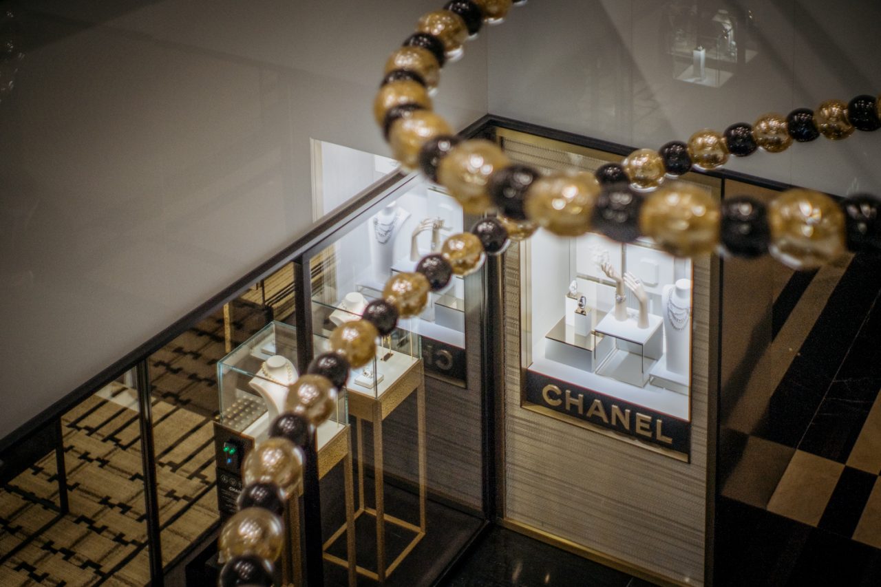 Chanel 位於香港半島酒店旗艦店擴建工程順利完成！細看特別推出的別注頂級珠寶系列