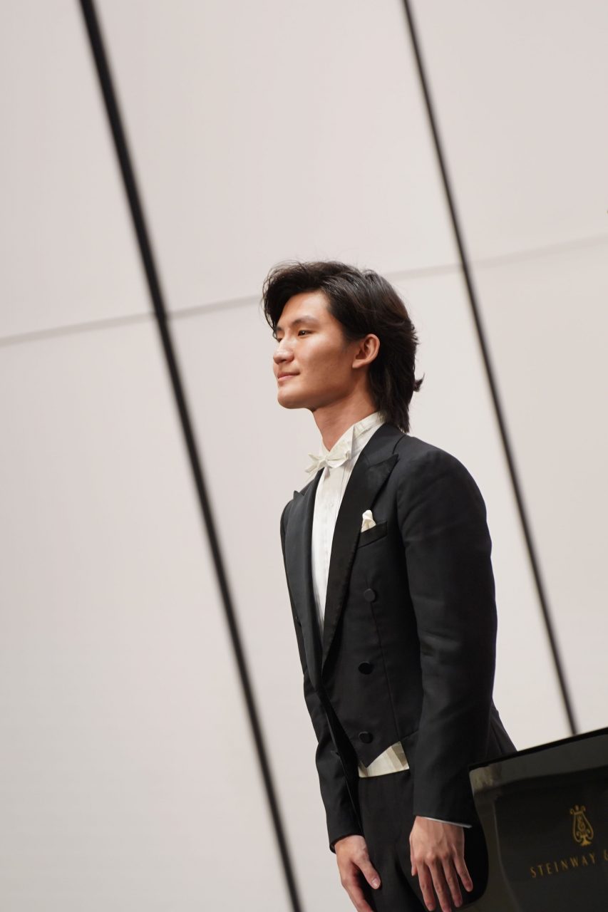 自三歲開始與鋼琴為伴，鋼琴家牛牛與香港管弦樂團合作