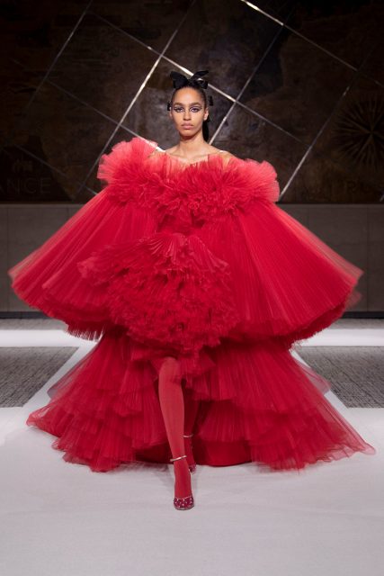 Giambattista Valli 融合高訂與成衣的世界 | Spring 2022 Couture & Pre-Fall 2022