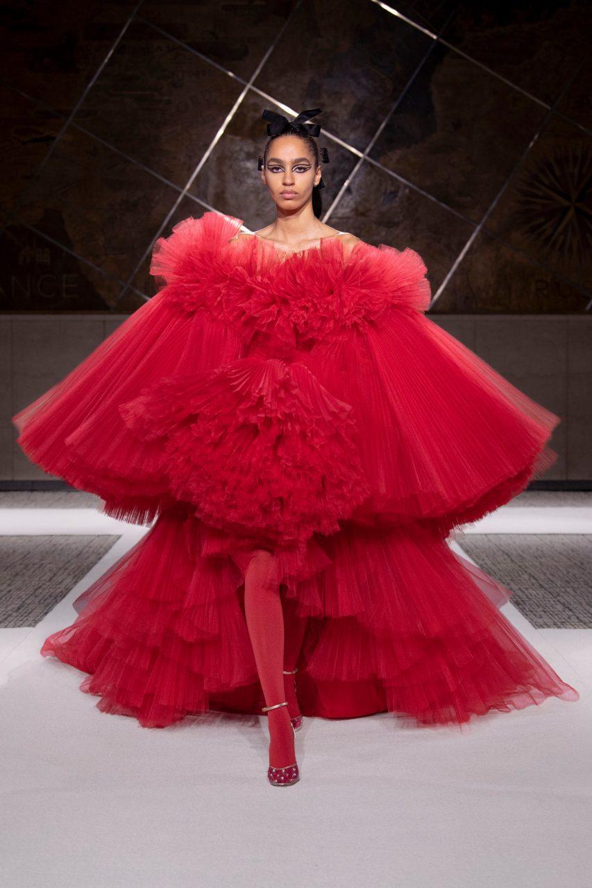 Giambattista Valli 融合高訂與成衣的世界 | Spring 2022 Couture & Pre-Fall 2022