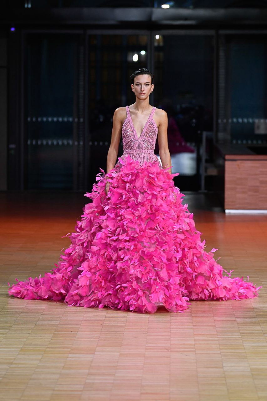 經歷磨難後絕地重生 Elie Saab 以地中海的明亮色彩造時尚伊甸園｜Spring 2022 Couture
