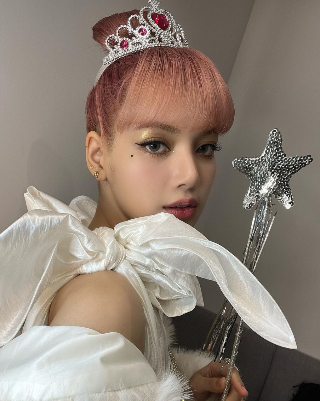 2021全球百大最美面孔名單公開！BLACKPINK Lisa首奪冠軍 Emma Watson、Ariana Grande 紛紛入圍