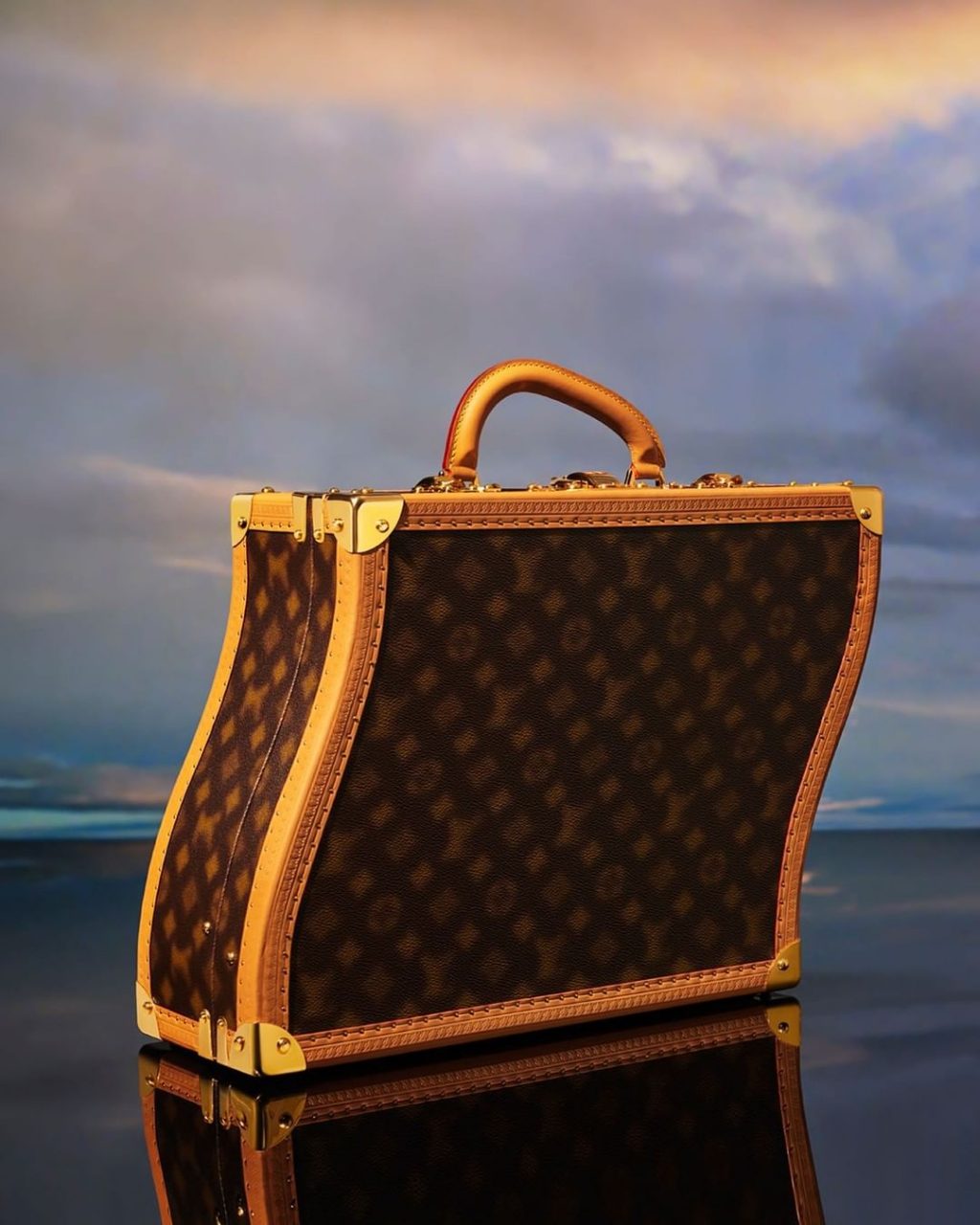 現在直播： 一起見證 Virgil Abloh 最後一場設計的 Louis Vuitton 男裝展 ｜ Fall 2022 Menswear